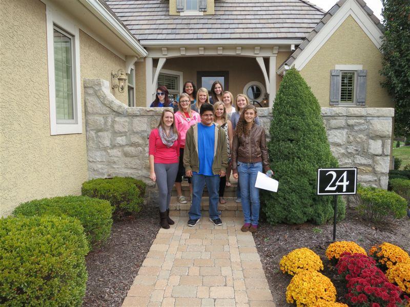 Interior Design students tour houses in area