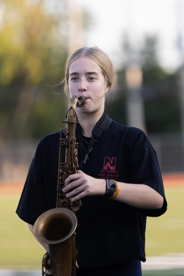 Setting the mood, Junior Chloe Knaus plays pep tunes to start off the Fall Sports Kickoff. Pretty much every single time I am able to that Im able to stand and play, its awesome because Im in my element and I know what I am doing. Knaus said.
