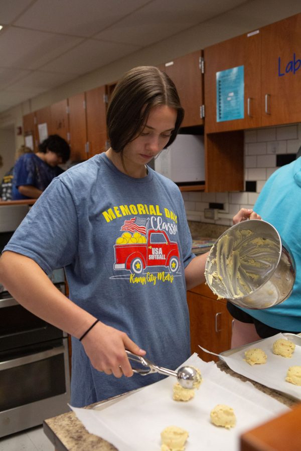 Scooping the Cookies, a Sophomore Eve Frame,  scrapes the dough off the mixing bowl and places it on a cookie sheet. Frame said this process was the best part, “the feeling of making sure the cookies were perfectly placed on the cooking sheet satisfied me.