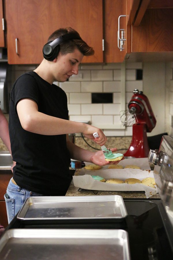 Finally, as the cookies cooled down, senior Kai Ingram stood up to grab the frosting. With the spatula Ingram gets a chunk and spreads it on the cookies. He decorated the cookie with sprinkles to top it off. “I was trying to finish as quickly as I could, Ingram said so I could be prepared for the final.” 